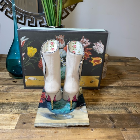 Gucci Fosca Appliqued Crystal Leather Ankle Boots - Picture 6 of 8